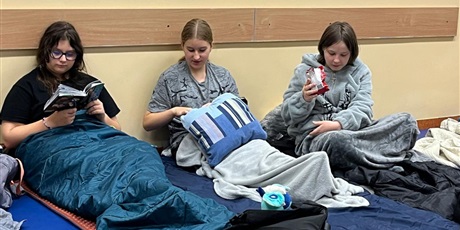 Powiększ grafikę: nocowanie-w-szkole-650571.jpg