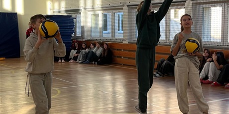 Powiększ grafikę: nocowanie-w-szkole-650572.jpg