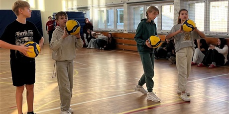 Powiększ grafikę: nocowanie-w-szkole-650577.jpg