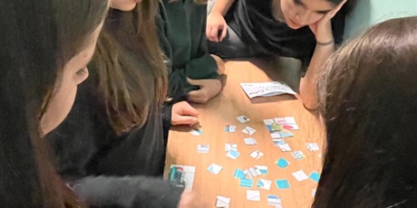 Powiększ grafikę: nocowanie-w-szkole-650592.jpg