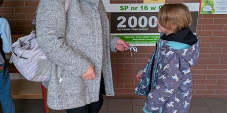 Powiększ grafikę: odblaskowa-szkola-2025-656609.jpg