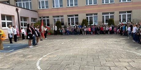 Powiększ grafikę: swieta-majowe-w-naszej-szkole-692743.jpg