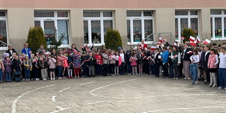 Powiększ grafikę: swieta-majowe-w-naszej-szkole-692747.jpg