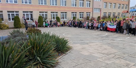 Powiększ grafikę: symboliczna-godzina-11-11-656645.jpg