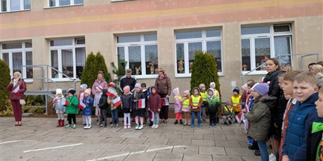 Powiększ grafikę: symboliczna-godzina-11-11-656646.jpg