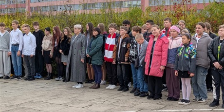 Powiększ grafikę: symboliczna-godzina-11-11-656647.jpg