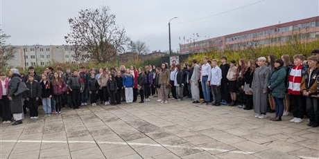 Powiększ grafikę: symboliczna-godzina-11-11-656649.jpg