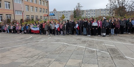 Powiększ grafikę: symboliczna-godzina-11-11-656651.jpg