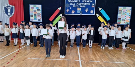 Powiększ grafikę: uroczyste-pasowanie-na-ucznia-650561.jpg