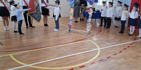 Powiększ grafikę: uroczyste-pasowanie-na-ucznia-650562.jpg