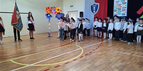 Powiększ grafikę: uroczyste-pasowanie-na-ucznia-650567.jpg