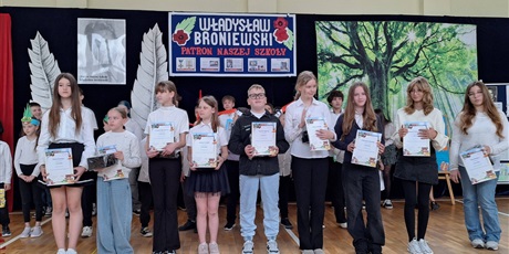 Powiększ grafikę: wladyslaw-broniewski-nasz-patron-685005.jpg