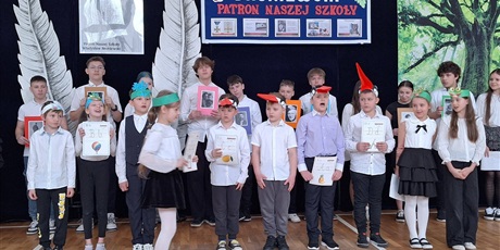 Powiększ grafikę: wladyslaw-broniewski-nasz-patron-685011.jpg