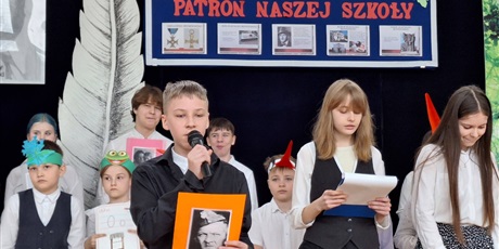 Powiększ grafikę: wladyslaw-broniewski-nasz-patron-685017.jpg