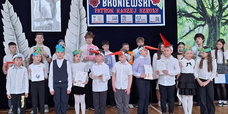 Powiększ grafikę: wladyslaw-broniewski-nasz-patron-685020.jpg